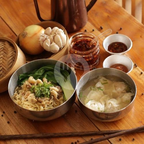 Bakmie Bakso + Pangsit menu Bakmie Lana
