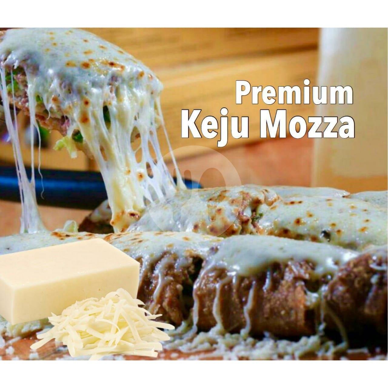 Premium Pilih 1 Rasa Plus Keju Mozarella menu Martabak Spektakuler, Blulukan