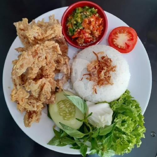 Nasi Lalapan Jamur Crispy Sambal Balado menu Warung Addin, Karya Wiguna