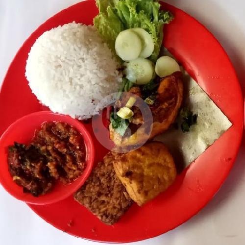 Ayam Goreng Kedai Umami: Surga Kuliner Indonesia di Jalan Babakan Tarogong