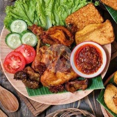 Nasi + Tahu + Ayam menu Ayam Goreng Kalasan Padasuka, Sirna Galih