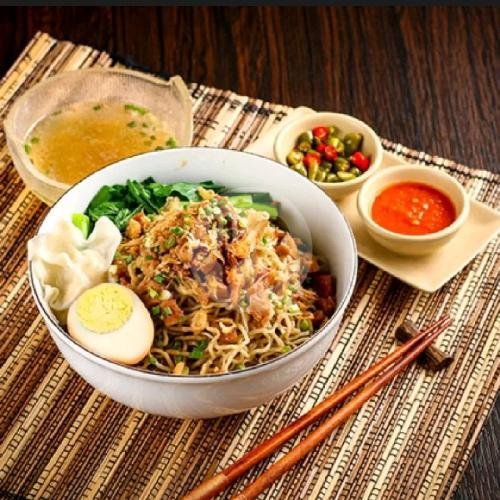 Bakmi Jumbo + 2 Bakso Ikan menu Bakmi Weiwei, Cipondoh