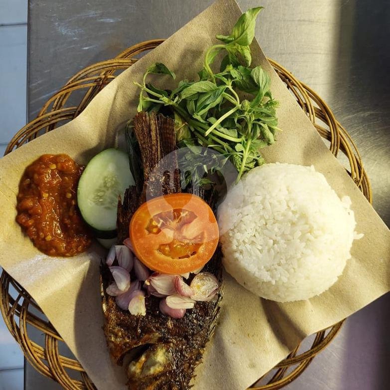 Paket Nasi Nila Goreng menu Warung Pojok Spesial Penyet Pak Manda, Pusponjolo Selatan