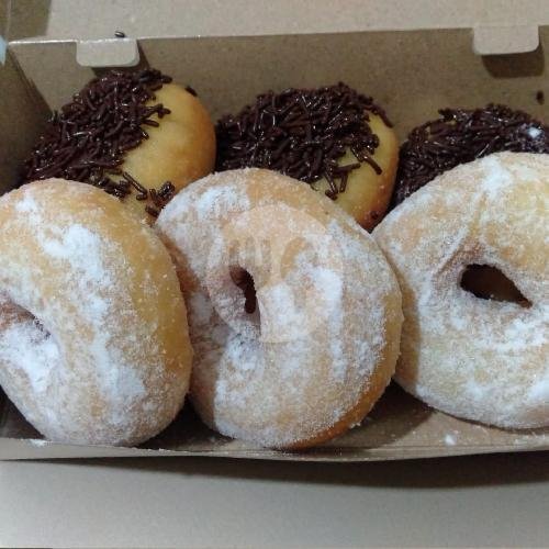Donat Susu Klasik Original Salju menu Donat Qizz Store, ITS