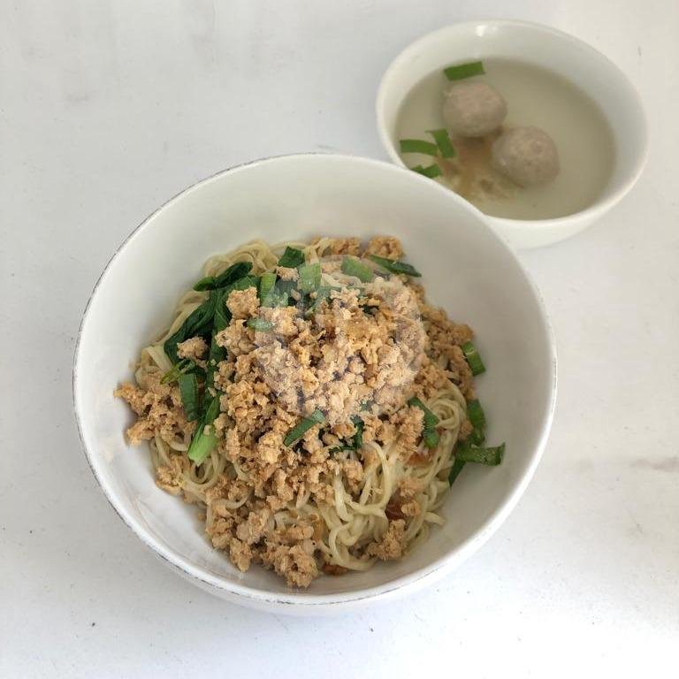 Bakmi Ayam Bakso + Es Teh menu Bakmi Surabaya, Adi Sucipto