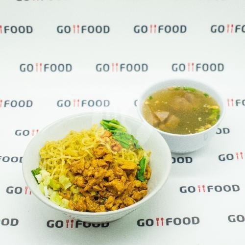Mie Pangsit Kuah menu Bakmi Surya, Kramat Jati