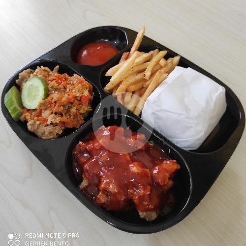 Hot Lava Chicken Salad Bento French Fries + Nasi menu Geprek Bento, Slawi