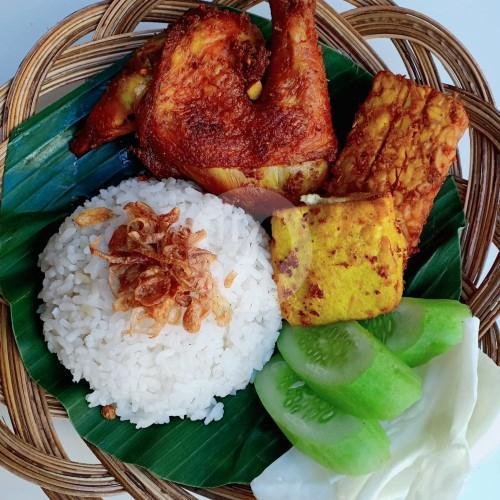 Paket Ayam Goreng menu Warung Makan Ikan Bakar Wijaya, Limbangan Wetan