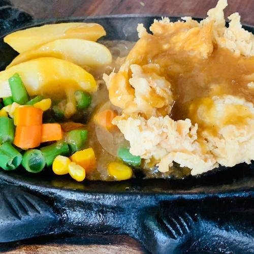 Ayam Kremes Tepong/Dada menu STEAK PLENGEH