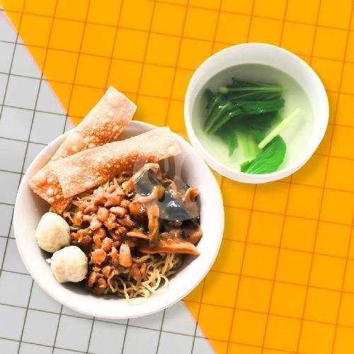 Mie Ayam (jumbo) menu Bakmie Win, Tulodong Atas