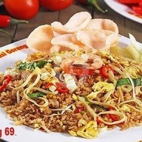 Warung Kuliner 69: Menyajikan Kenangan Manis di Tengah Surabaya
