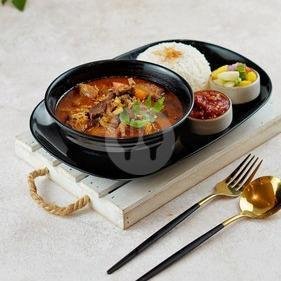 Gule Merah Kambing + Roti Maryam menu Kebuli Tarim, Ampel Surabaya