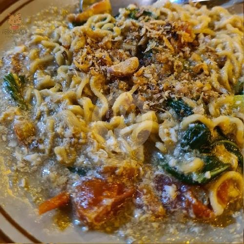 Ayam goreng menu Soto Betawi Abah Madjapi