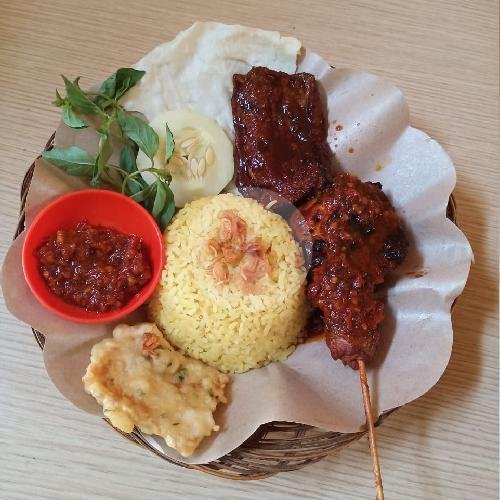 Nasi Lalapan Ayam Bakar menu Lalapan Jolasima, Dau
