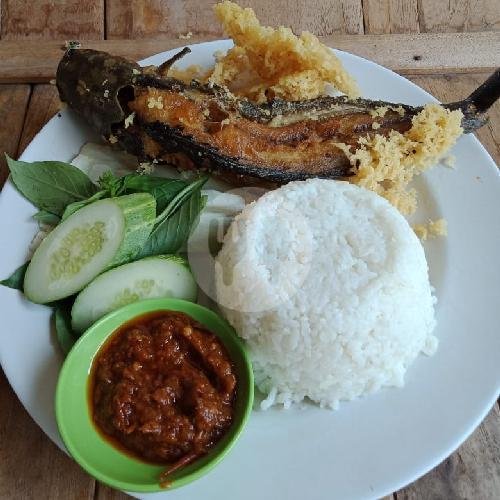 Review Pecel Lele Anisa: Makanan Enak dan Harga Terjangkau di Yogyakarta