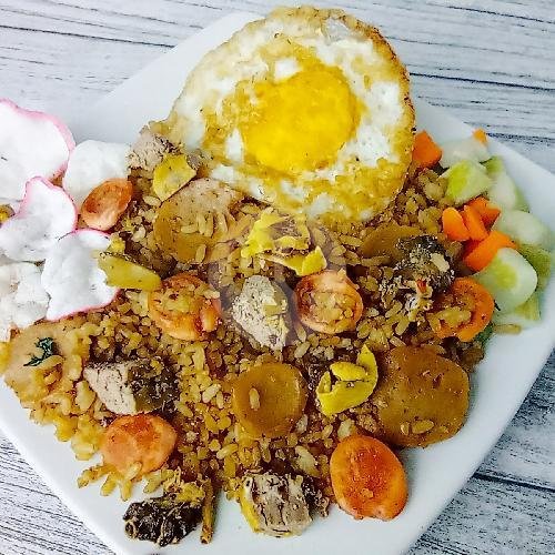 Paha Kremezz Sambal Bawang menu Nasi Goreng dan Pecel Lele Jeng iS