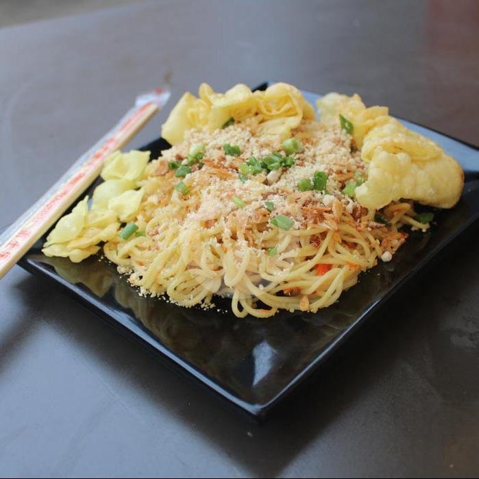 Mie Bucin menu Ayam Goreng Nelongso, Cirebon