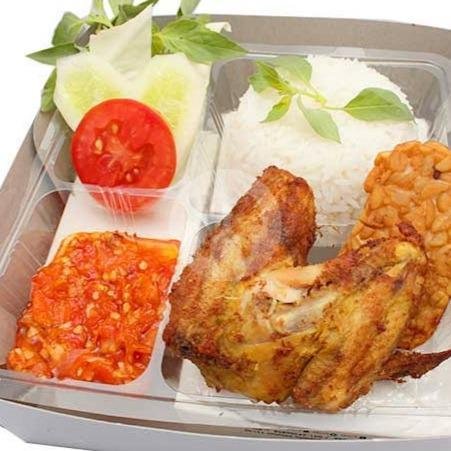 Nasi Ayam Goreng menu Warung Lalapan SMS, Merjosari