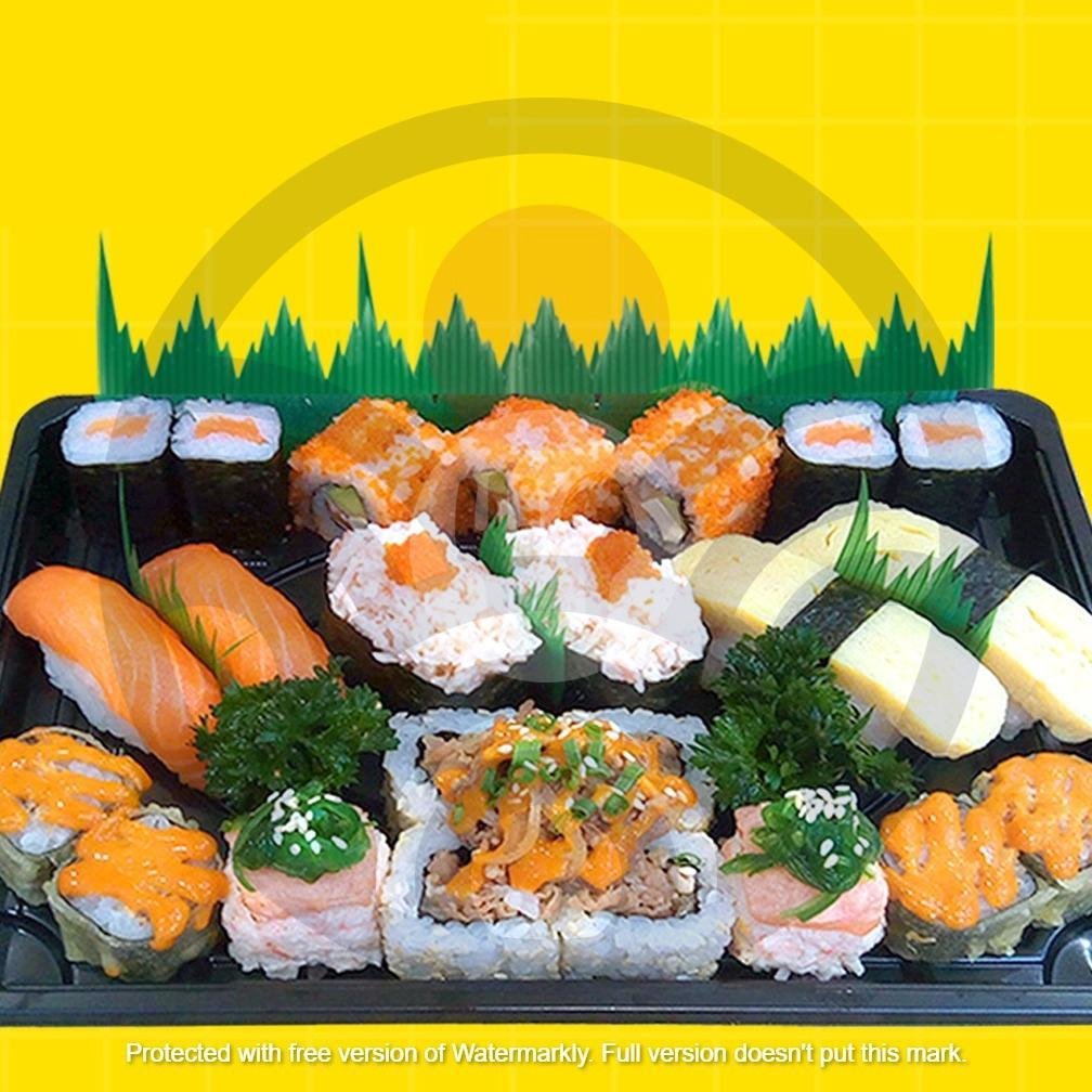 Salmon Lover Set menu Sushi Station, Plaza Surabaya