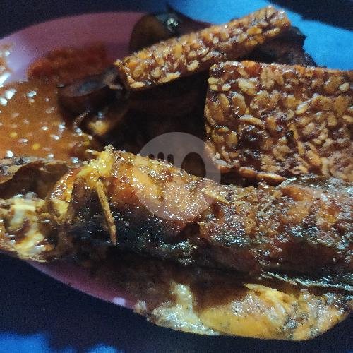 Nasi + Nilai Goreng/Bakar + Tempe + Lalapan Sambal + Es Teh menu Warung Pecel Lele Cak Anto, Agro