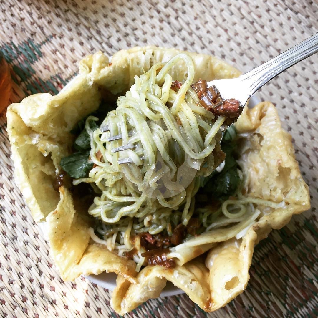 Mie Ayam Hijau Standar Mangkuk Bisa Dimakan  + Bakso menu Mie Ayam Kobar Jaya SD Ungaran, Gondokusuman