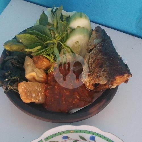 Nasi Remplo Ati + Tahu Tempe Lalapan menu Warung Wader Penyetan, Menanggal