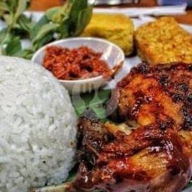 Es Jeruk Jumbo menu Rumah Penyet Mbak Nik, Sukorejo