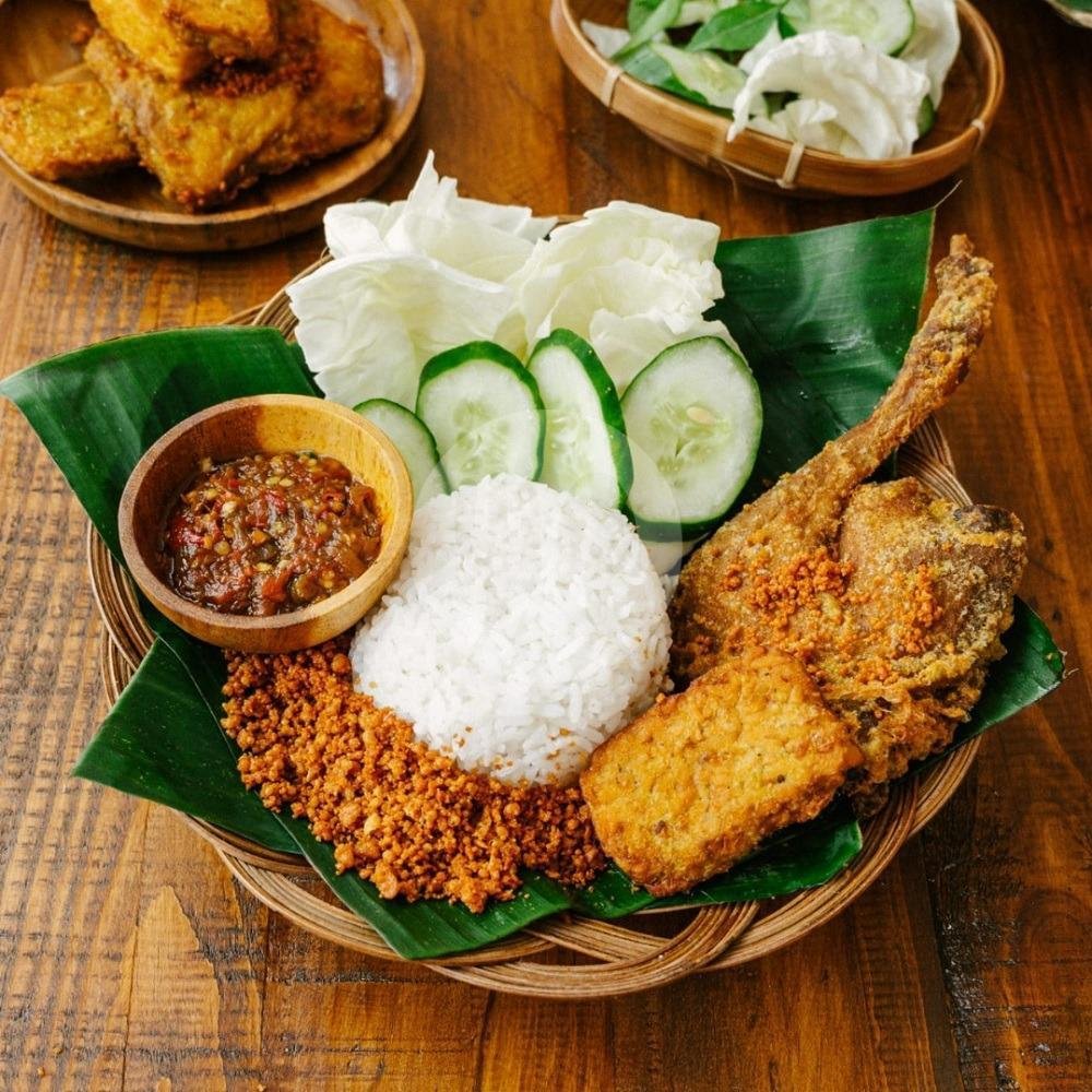 Review Ayam Goreng Lemoe: Surga Kuliner di Salemba Jakarta