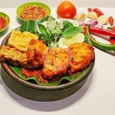Nasi Timbel Ayam Goreng Kampung menu Waroenk Widary, Airlangga