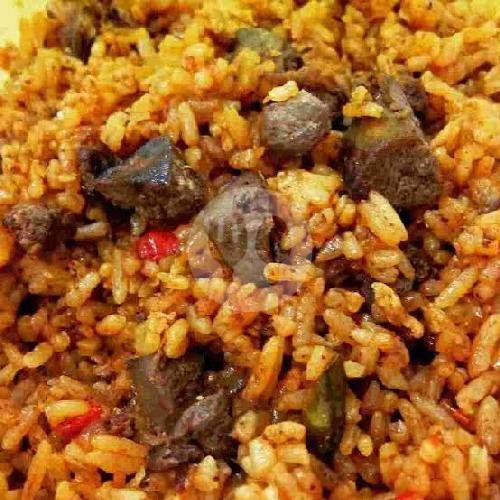 Nasi Goreng Biasa + Telor Dadar menu Nasi Goreng Gila Mezzaluna, Nanas