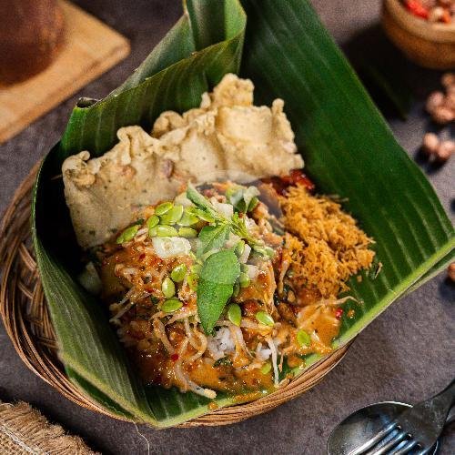 Nasi Pecel Komplit + Telor Ceplok menu Pecel Madiun Mbak Nina, Walikota Mustajab