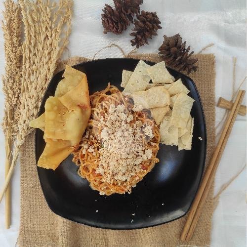 Mie GB Pedas menu Geprek Bento, Slawi