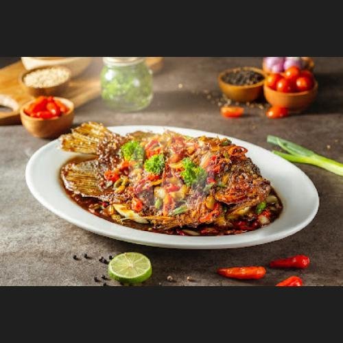 Gurame Pecak Kencur + Nasi + Kangkung menu Huk Family Resto, Jatiasih