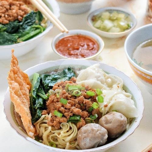 Pangsit Kuah + Pangsit Kering + Ayam + Bakso 3 pcs + Sayuran menu Mie Ayam Dapur Sragen, Kemayoran
