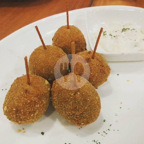 Bitter Ballen menu Lynnes Coffee and Kitchen, Tentara Pelajar