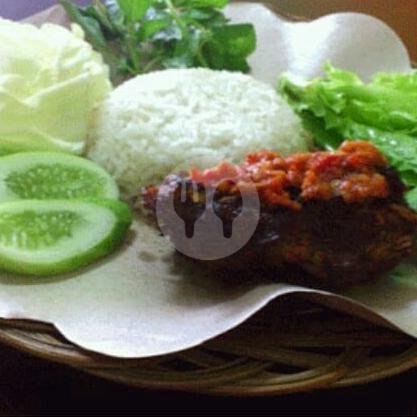 Review Ayam Bakar Bu Emi: Surga Ayam Bakar di Bumi Asri Kediri