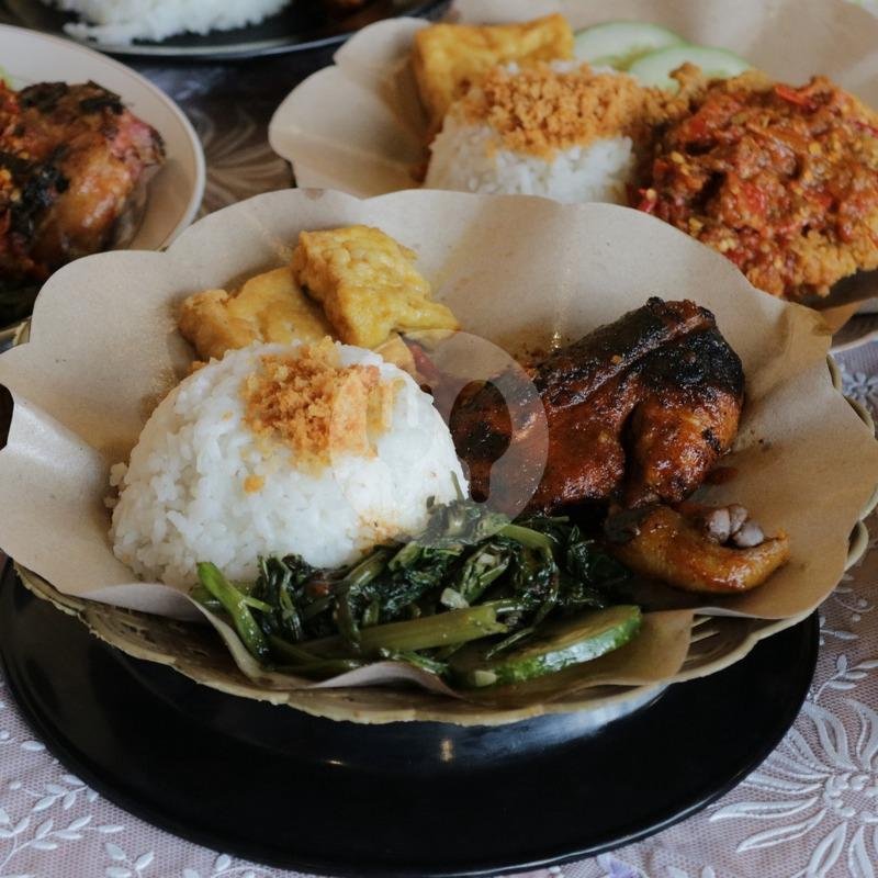 Ayam Goang + Nasi menu Ayam Goreng Nelongso, Bangil
