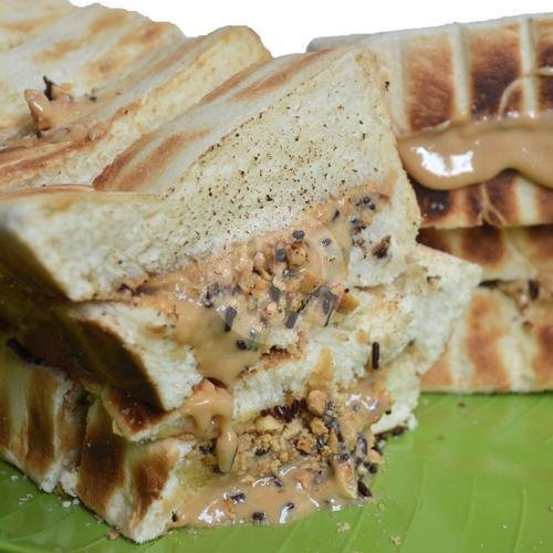 Review Roti Bakar Arang 88: Pengalaman Makan yang Menggugah Selera di Bandung