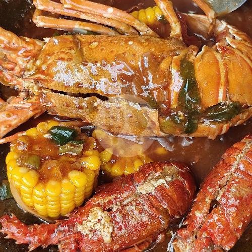 Warung Seafood Raja Laut: Tempat Makan Seafood yang Menghadirkan Kenangan Indah