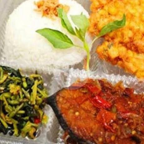 Ikan Tuna menu Warteg Pink Tebet