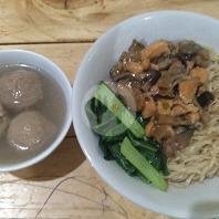 Mie Ayam Spesial Jamur Pangsit Goreng menu Bakmi 515 Bakmi Jakarta, Muntilan