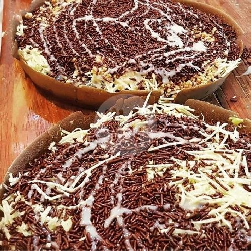 Kelezatan Martabak Terang Bulan Raja Basah di Surabaya: Surga Coklat Keju yang Instagrammable