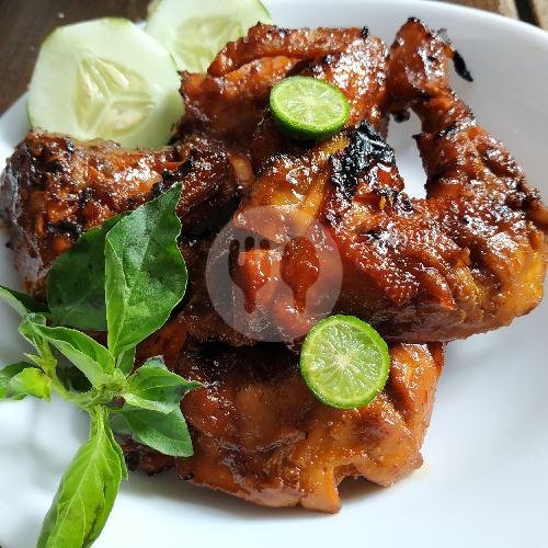 Lalapan Mbok Toen: Kenangan Indah dalam Setiap Suapan di Klampok Kasri Malang Lalapan Mbok Toen: Kenangan Indah dalam Setiap Suapan di Klampok Kasri Malang