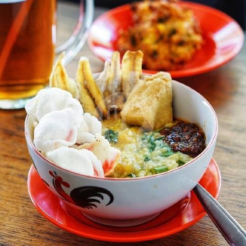 Bubur Manado Sambal Dabu-dabu (Halalan Thayyiban) menu Bubur Manado Sambal Roa, Sebelah Mie Jogging