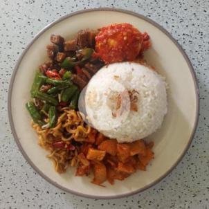 Nasi Rames Pindang Balado menu Warteg Bu Dewi, Palebon, Pedurungan Semarang
