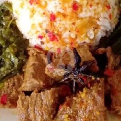 Nasi Rendang Plus Kerupuk Kulit menu Rumah Makan Padang Basamo, Linggawastu