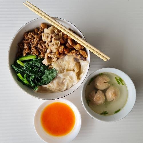 Bakmi Ayam Special menu Bakmi Limatuju, Kuningan