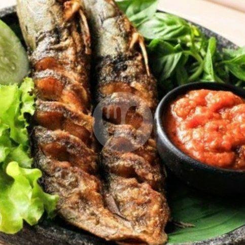 Pecel Lele Nasi Gratis Teh Manis Hangat menu Ayam & Lele Warung Mba Tun, Singaperbangsa