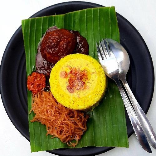 Nasi Kuning Ayam menu Rumah Soto Banjar Belitung, Kalpataru