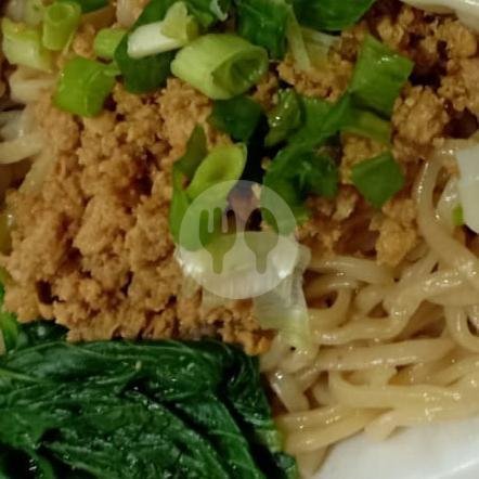 Mie Ayam Kangtaw: Pengalaman Makan Seru di Semarang Barat